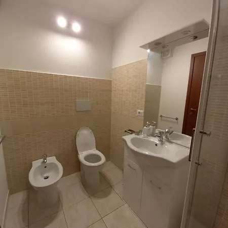 La Collina 招待所 *