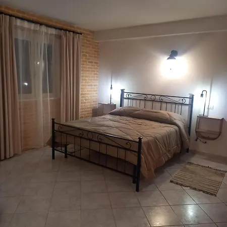 La Collina Guest house *